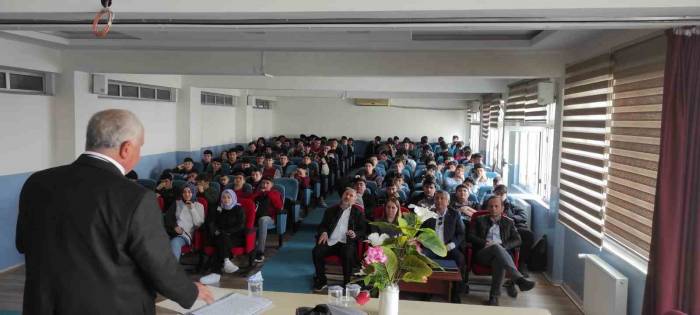 Öğrencilere "bilimin Yıldızları" İsimli Konferans Verildi