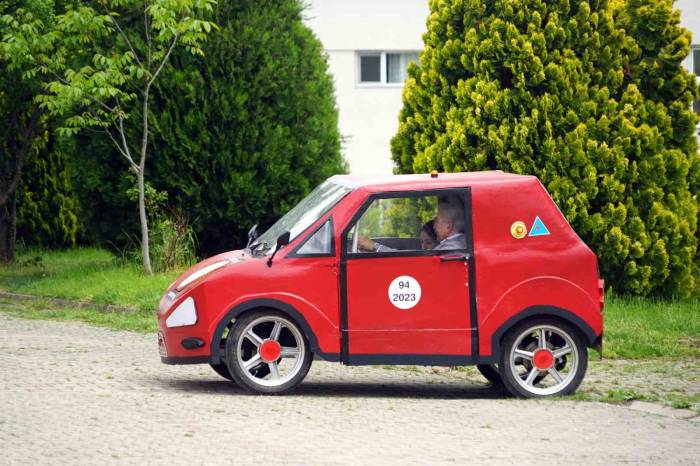 Teknofest’te Tasarladıkları Elektrikli Araçla Göz Dolduran Lise Öğrecileri Togg Servisine Talip