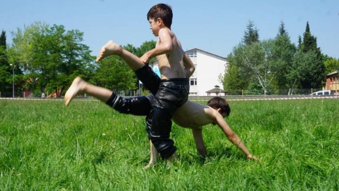 Üniversiteli Pehlivanlar Kıran Kırana Mücadele Etti