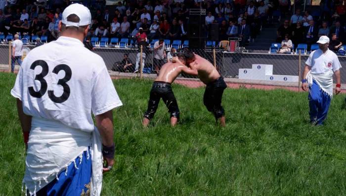 Üniversiteli Pehlivanlar, Edirne’de Çayıra Çıktı
