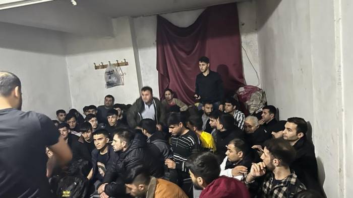 Zeytinburnu’nda Kaçak Göçmen Operasyonu: 104 Kişi Yakalandı