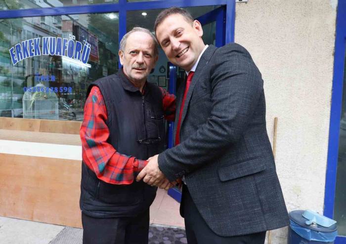 55 Yıldır Berberlik Yapıyor