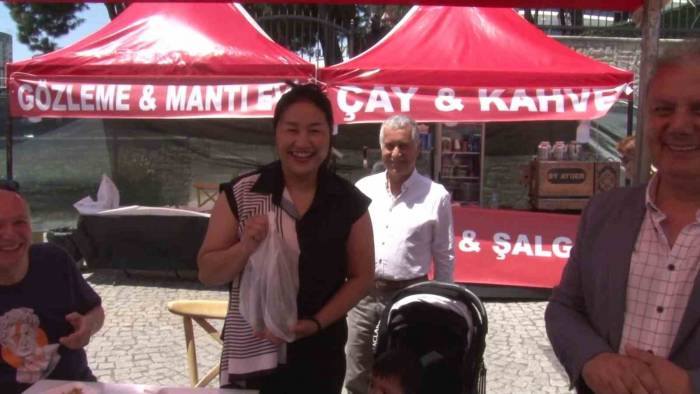 Ataşehir’de Künefe Yeme Yarışmasını Taylandlı Depremzede Kazandı