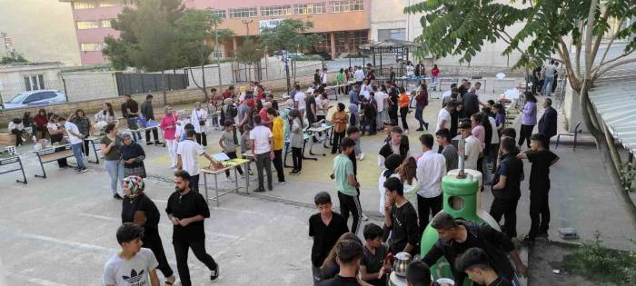 Sason’da Lise Öğrencilerinin Yılsonu Sergisine Yoğun İlgi