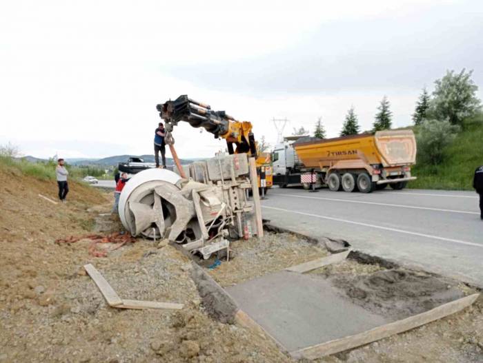 Bilecik’te Beton Mikserinin Devrilmesi Sonucu 1 Kişi Yaralandı