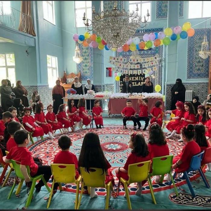 Kur’an Kursu Öğrencilerinden Yılsonu Etkinliği