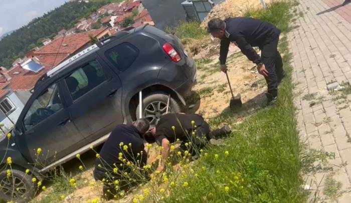 Bozüyük Belediyesi İtfaiyesinden Başarılı Yılan Operasyonu