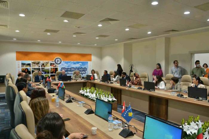 Uşak Üniversitesi’nde 4. Uluslararası Hafta Başladı