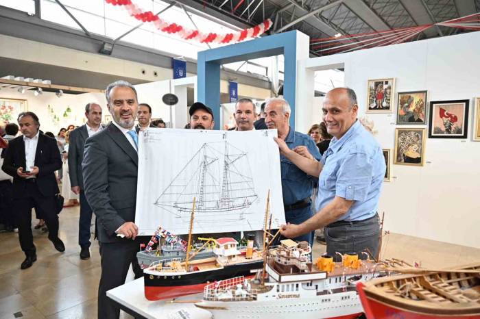 Busmek’in Sergisi ’dönüşüm’ Temasıyla Yapıldı