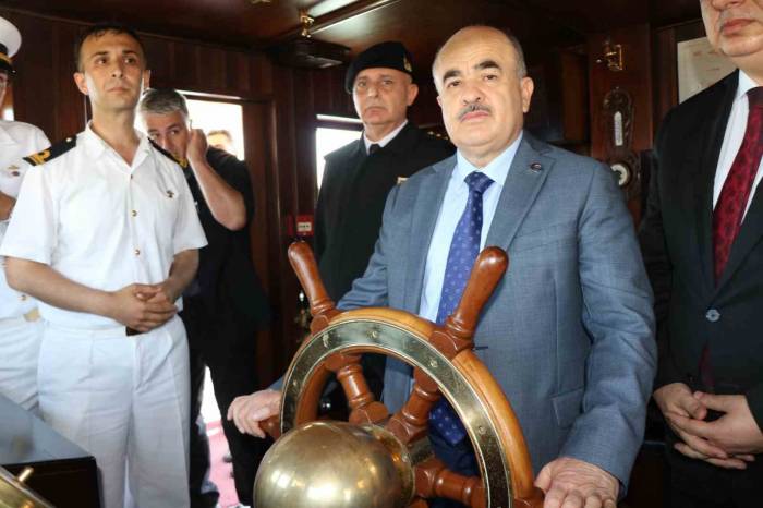 İşgal Ordularını Çanakkale Boğazı’na Gömen Nusret Mayın Gemisi’nin Müzesine Yoğun İlgi