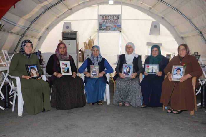Teslim Olan Çocuklar Evlat Nöbetindeki Ailelere Umut Oluyor