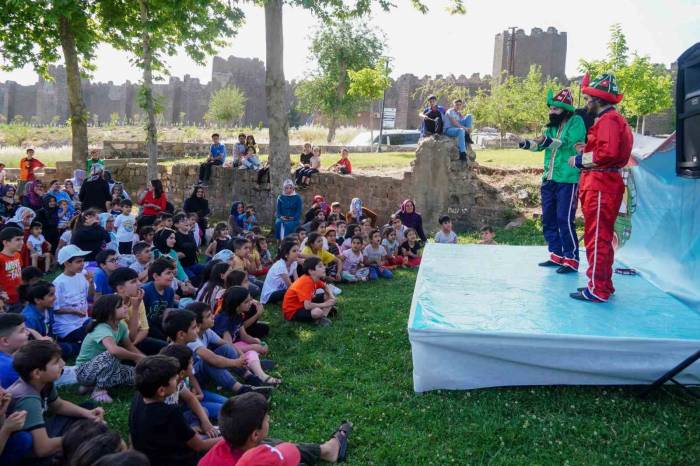 Minikler Hacivat-karagöz Gösterisi İle Eğlendi