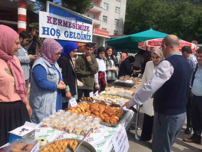 Sinop’ta Depremzede Çocuklar Yararına Hayır Etkinliği