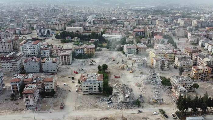 Depremin Vurduğu Hatay’da Ağır Hasarlı Binalar Yıkılıyor