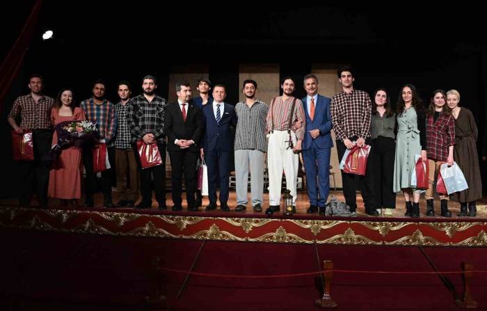 Mamak’ta ’fareler Ve İnsanlar’ Oyunu Büyük İlgi Gördü