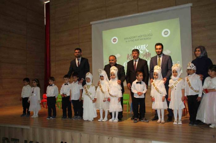 4-6 Yaş Arası Kur’an Kursu Öğrencileri Hünerlerini Gösterdi