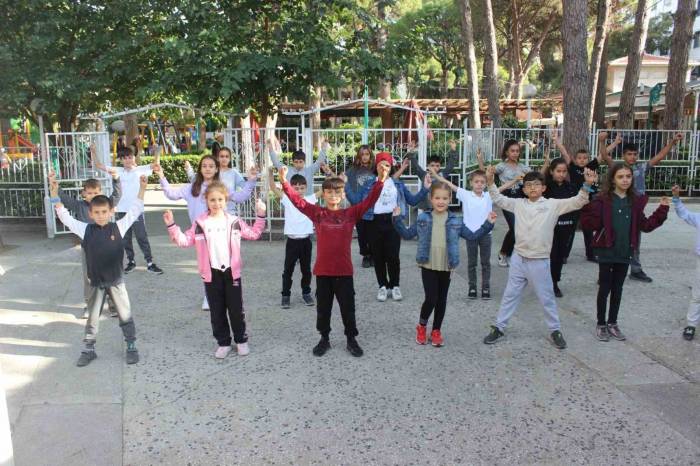 Burhaniye’de Yaz Kursları Başladı