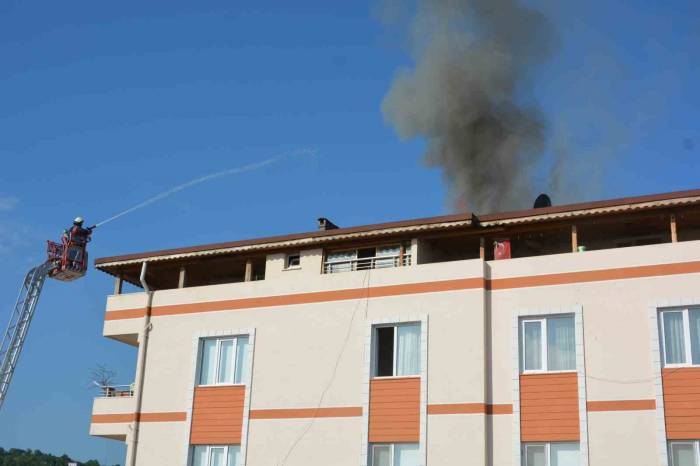 Ordu’da 7 Katlı Binanın Çatı Katında Yangın
