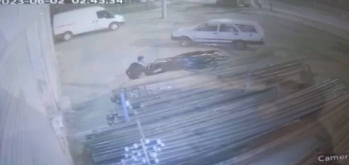 Oyalanır Gibi Yaptı, Bakır Kabloları Çaldı