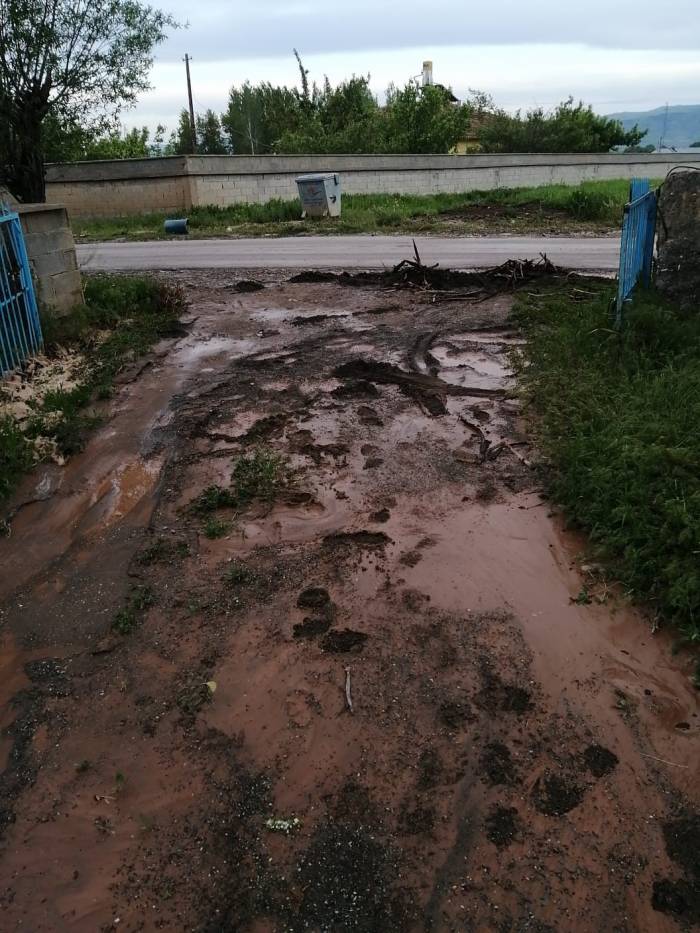 Sağanak Sele Dönüştü, Tarım Arazileri Zarar Gördü