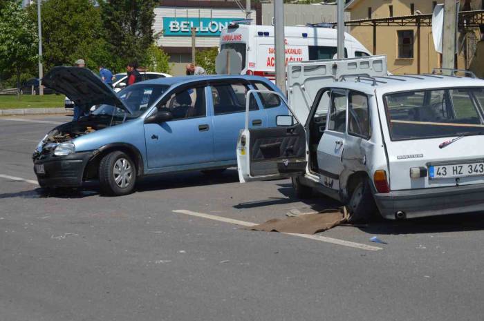 Tavşanlı’da Trafik Kazası, 2 Yaralı
