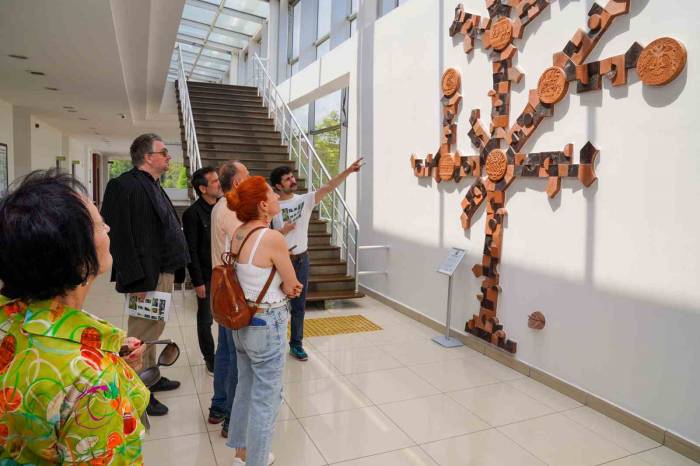 Şairler Eserlere Ve Sergiye Hayran Kaldı