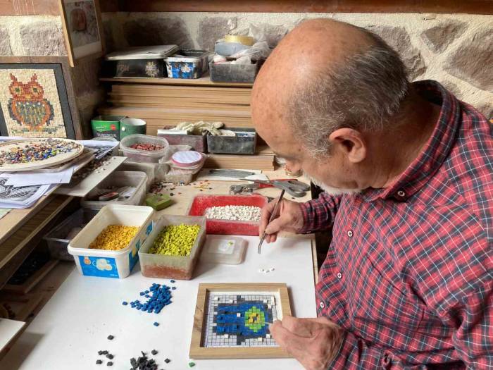 Taş Mozaik Ustası Kamanlıoğlu, Çocuklara Kodlama Yöntemiyle Taş Mozaik Sanatını Öğretiyor