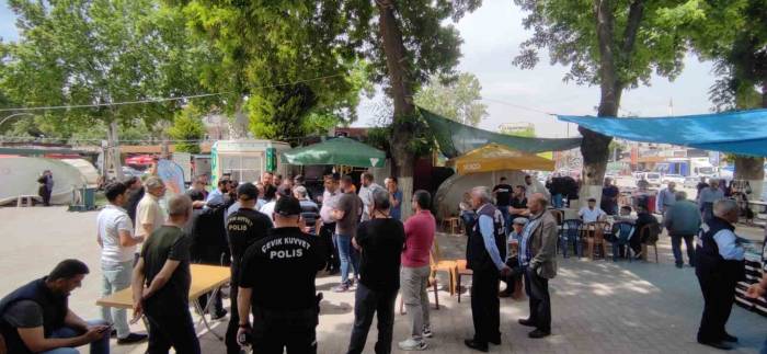 Malatya’da Çarşı Merkezinde Kaldırımlardaki Tezgahlar Kaldırılıyor