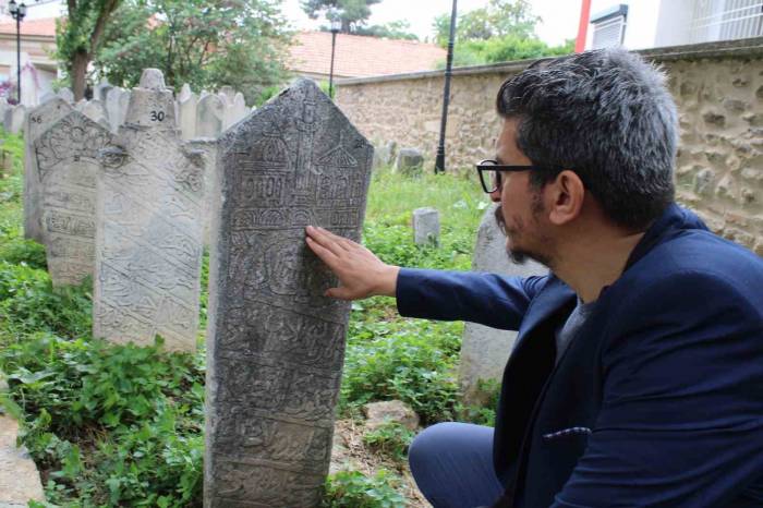 Aydın’da 212 Yıl Önce Dikilen Mezar Taşı, 250 Yıllık Külliyenin Tarihine Işık Tutuyor