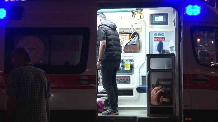Bağdat Caddesi’nde Taksi İle Otomobil Çarpıştı: 2 Hafif Yaralı