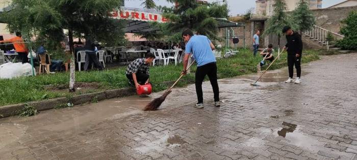 Ceviz Büyüklüğünde Dolu Yağdı, Tarım Arazileri Zarar Gördü