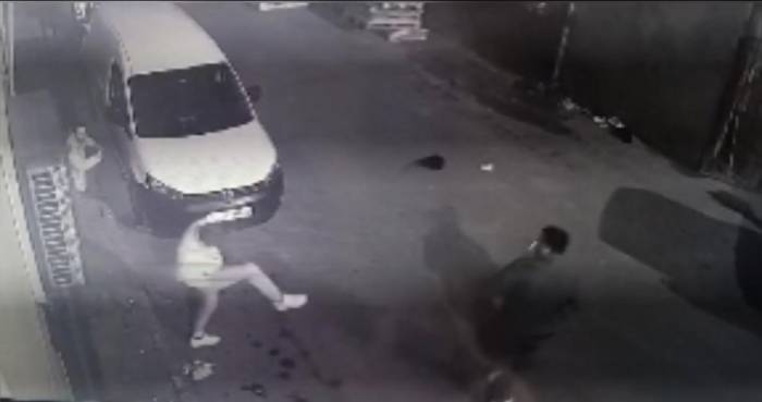 İstanbul’da Silahlı “yanlış Yaptın” Saldırısı Kameraya Yansıdı: Arkadaşına Kovanları Toplattı