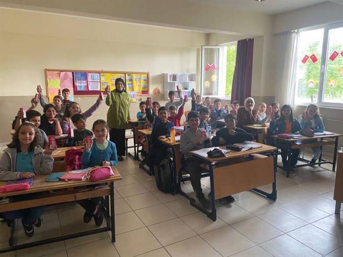 Süt Gününde Öğrencilere Süt Dağıtıldı Lıdı