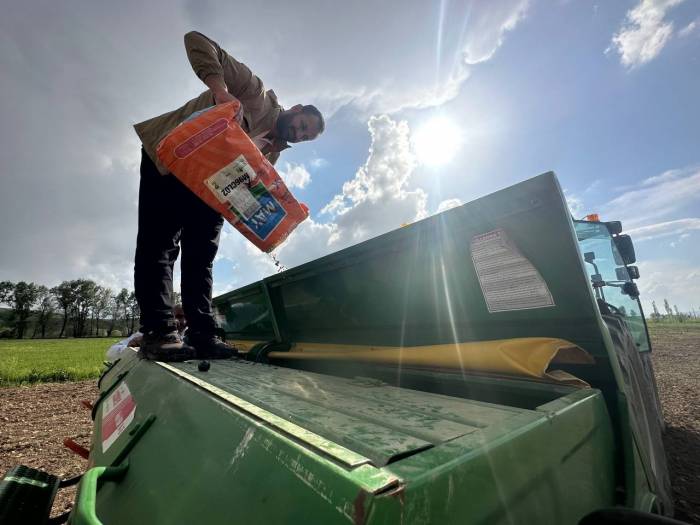 Yüksekova’da Ayçiçeği Ekimi