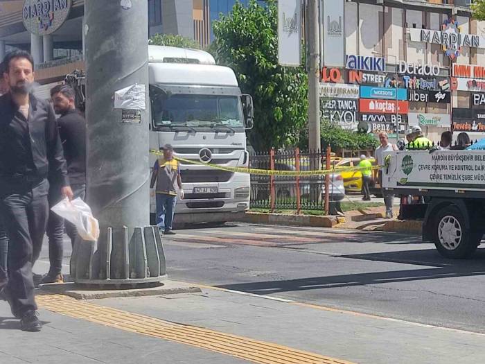 Tır Çarpması Sonucu Ağır Yaralanan Vatandaş Hayatını Kaybetti