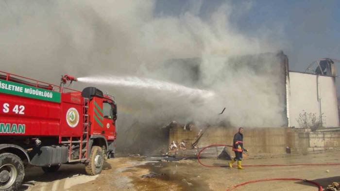 Bir Kıvılcım, 30 Kişinin Çalıştığı Fabrikayı Küle Çevirdi