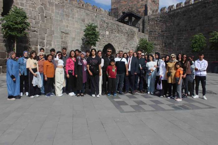 Depremzede Öğrenciler Kayseri’yi Gezdi