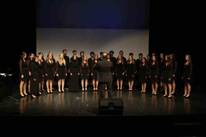 Nilüfer’de Çocuk Ve Gençlik Koroları Performanslarıyla Alkış Aldı