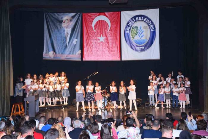 Salihli Sanat Şenliğinde Minikler Hünerlerini Sergiledi