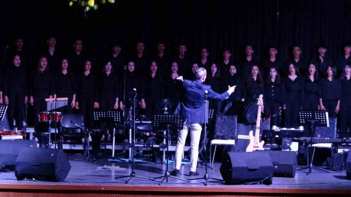 Lise Öğrencilerinden Depremzedeler Yararına Konser Etkinliği