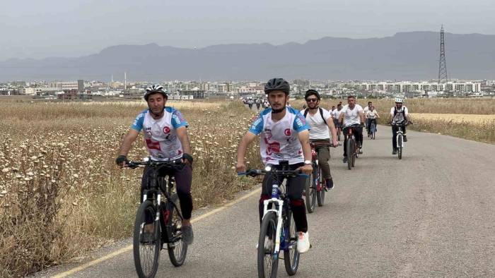 Dağlar Terörden Temizlendi: Doktor Ve Hemşireler Cudi Dağı’nda Bisiklet Sürüp Halay Çekti