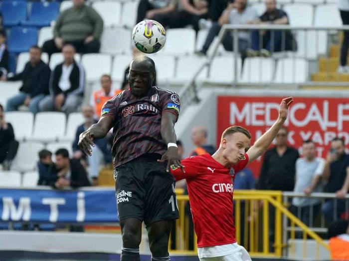 Spor Toto Süper Lig: Kasımpaşa: 0 - Beşiktaş: 2 (ilk Yarı)