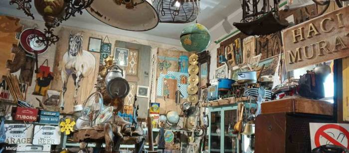 Tarihi Çarşıda Antikacı Topluyor, Cam Ustası Aslına Uygun Restore Ediyor