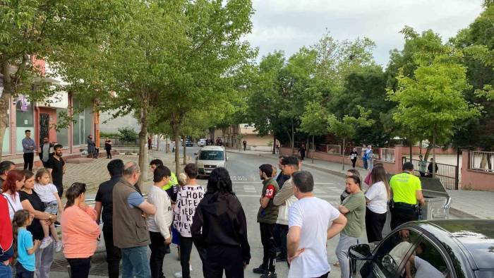 Yolu Kapatıp Chp’li Belediyeye Tepki Gösterdiler