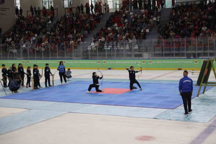Zeytinburnu Belediyesi Kış Spor Okulları’nın Kapanış Programı Gerçekleştirildi