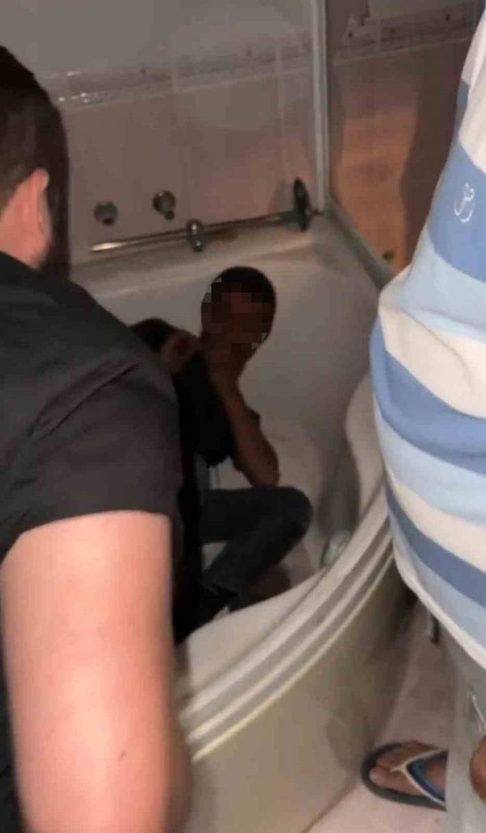 Hasarlı Binadan Hırsızlık Yapan Zanlı Jakuzide Yakalanıp Darp Edildi