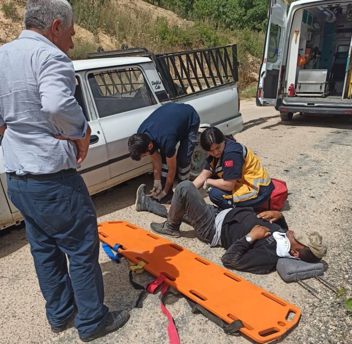 Adıyaman’da İki Araç Kafa Kafaya Çarpıştı: 2 Yaralı