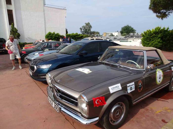 Ayvalık’ta Klasik Otomobiller 25. Batı Anadolu Rallisi Başladı