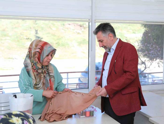 Bayraklılı Kadınlardan El Emeği Sergisi