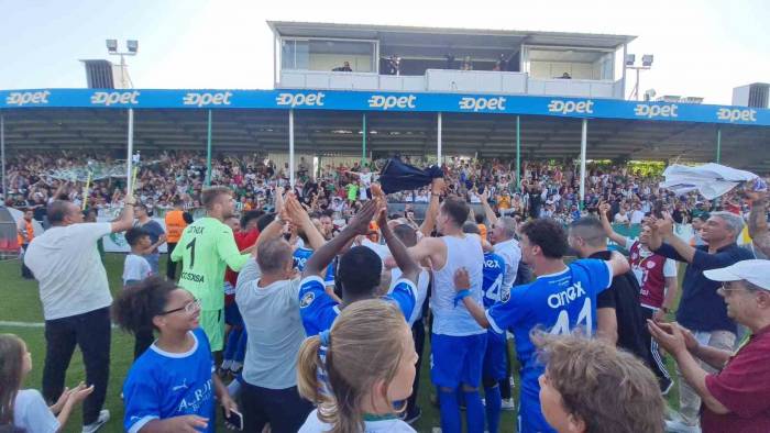 Bodrumsporlu Taraftarlar Galibiyeti Kutladı